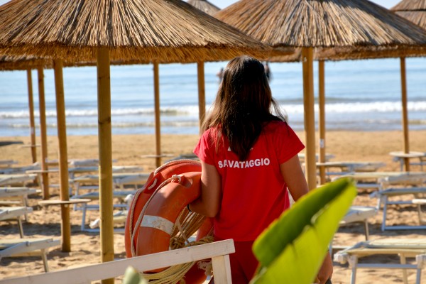Lifeguard and beach assistance